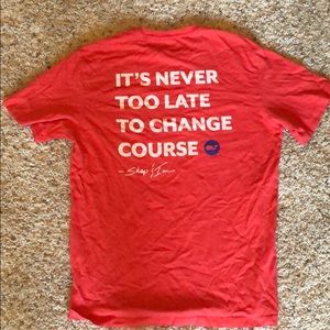 Red vineyard vines T-shirt